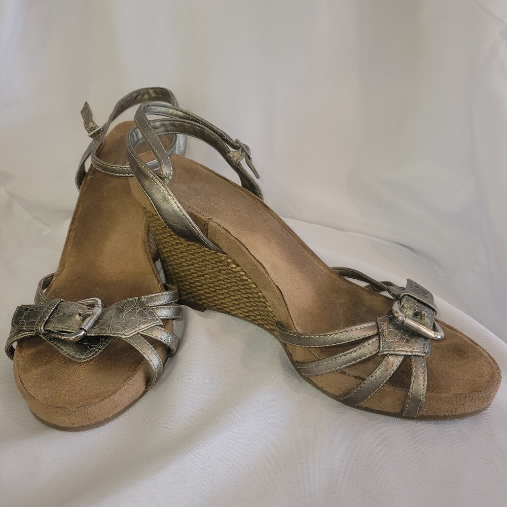 Chic Silver Wedge Sandals